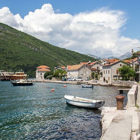 Romeo And Juliet Apartments Tivat Buitenkant foto