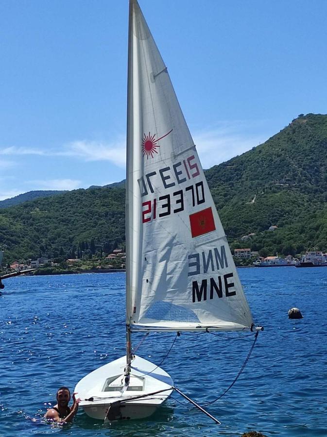 Romeo And Juliet Apartments Tivat Buitenkant foto