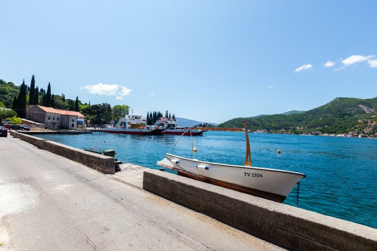 Romeo And Juliet Apartments Tivat Buitenkant foto