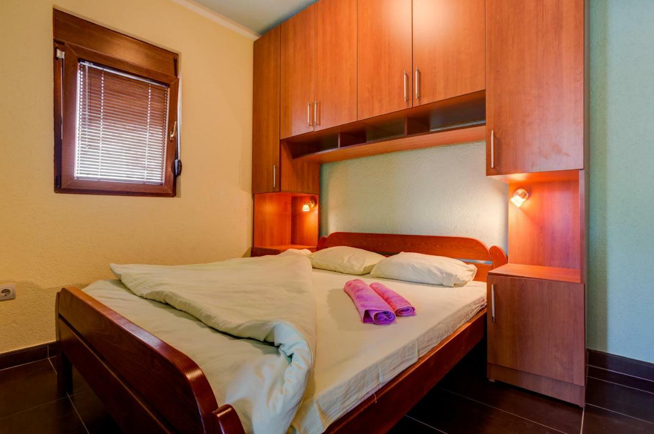 Romeo And Juliet Apartments Tivat Buitenkant foto