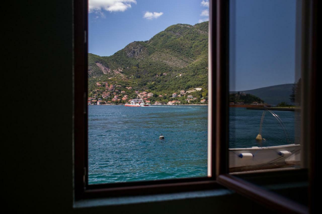 Romeo And Juliet Apartments Tivat Buitenkant foto