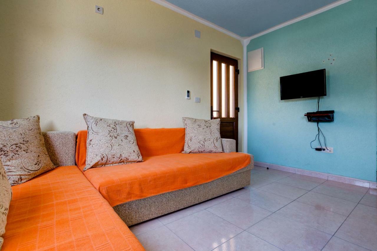 Romeo And Juliet Apartments Tivat Buitenkant foto
