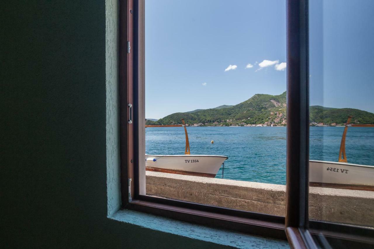 Romeo And Juliet Apartments Tivat Buitenkant foto