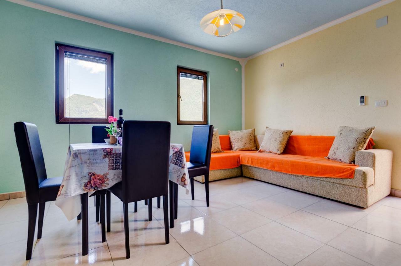 Romeo And Juliet Apartments Tivat Buitenkant foto