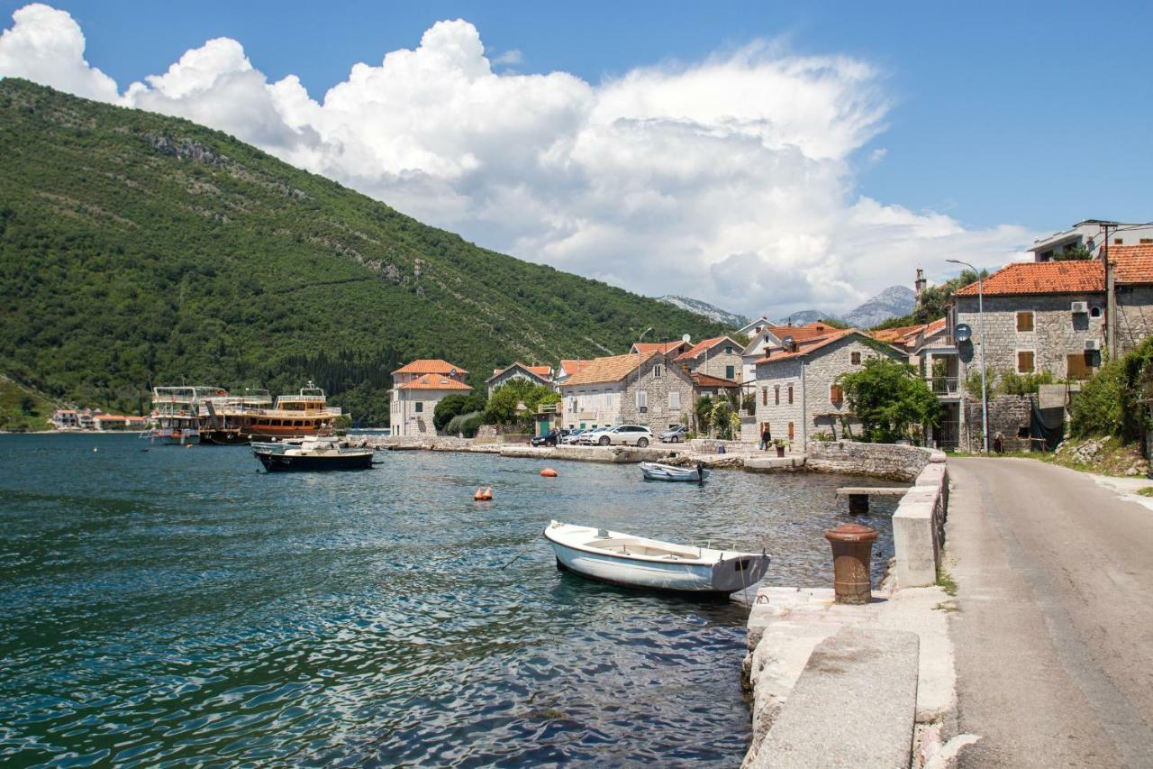Romeo And Juliet Apartments Tivat Buitenkant foto