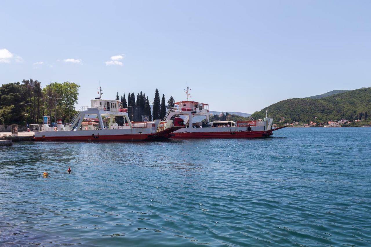 Romeo And Juliet Apartments Tivat Buitenkant foto